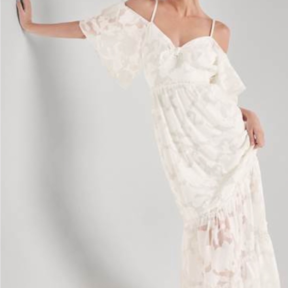 White cold shoulder lace dress size 14- brand new.